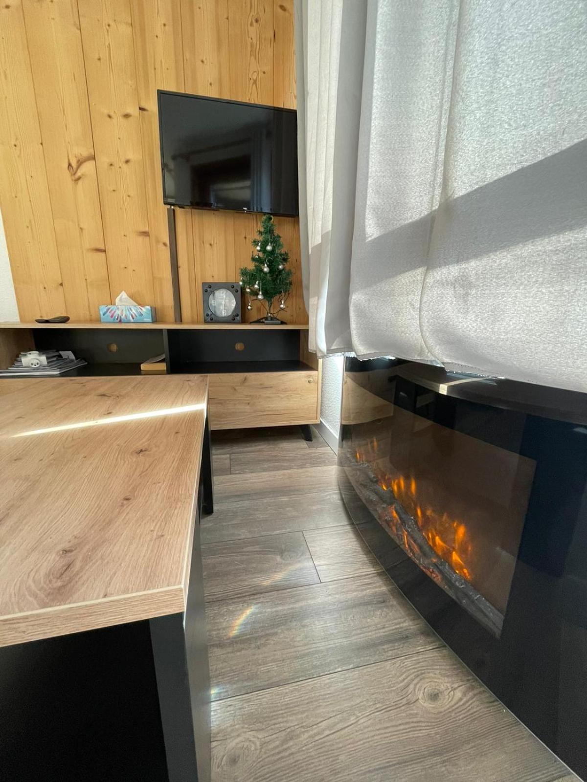 Studio Cabine Cosy A 5Min A Pieds Des Pistes Et Du Centre Ville لي جيه المظهر الخارجي الصورة